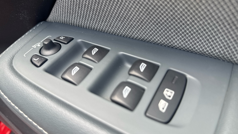 Volvo V60 2.0 B3P R DESIGN 5dr Auto Petrol Estate